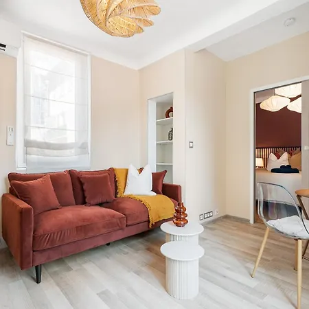 Renting - 35b Massena - Chic Cosy Calm Balcony Massena Pedestrian Heart Apartmán *