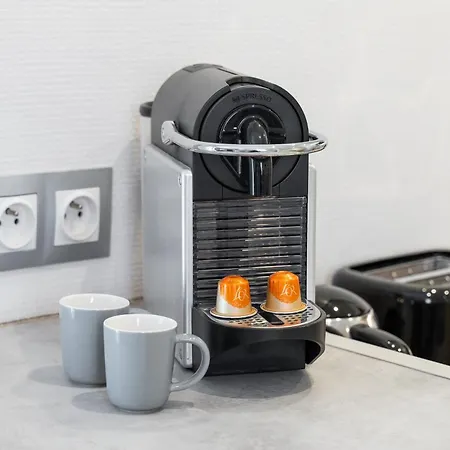 Renting - 35b Massena - Chic Cosy Calm Balcony Massena Pedestrian Heart *