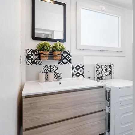 Renting - 35b Massena - Chic Cosy Calm Balcony Massena Pedestrian Heart アパート